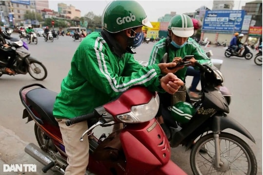 Hà Nội tính siết khu vực hoạt động của xe ôm và shipper chạy xăng