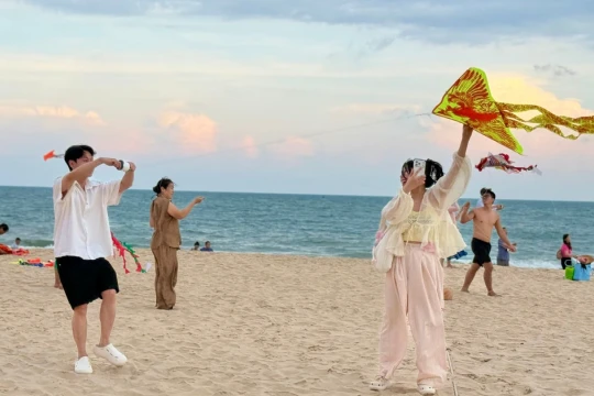 Biển Lâm Đồng sôi động với lễ hội diều, thu hút đông đảo du khách