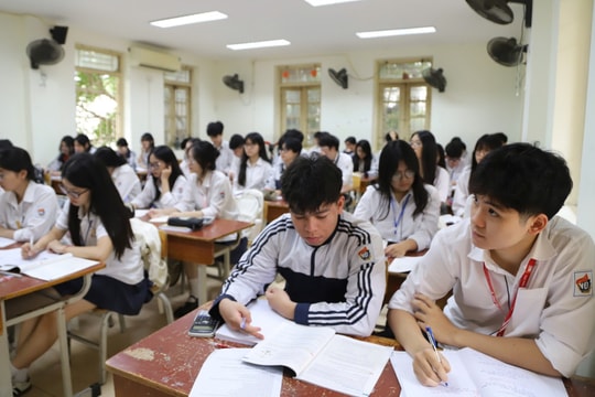 Thi tốt nghiệp THPT 2026: Thí sinh đăng ký miễn thi ngoại ngữ giảm mạnh