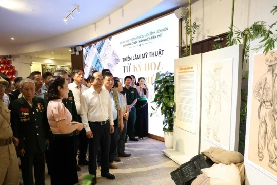 Nhìn lại lịch sử: 'Từ ký họa chiến trường đến sắc màu đương đại’
