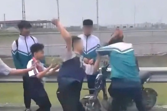 Nam sinh lớp 9 bị bạn cùng trường đánh hội đồng phải nhập viện