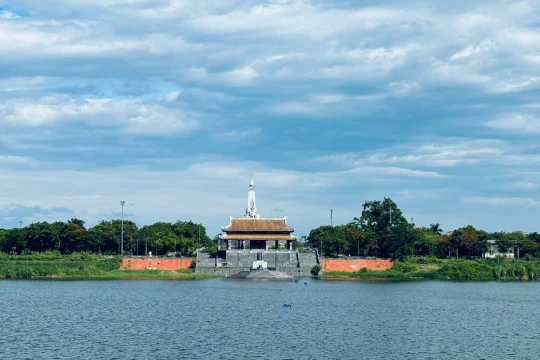 Biểu tượng chiến tranh trong tiểu thuyết 'Mưa đỏ'