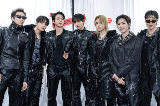 Gay cấn cuộc đua ngôi sao quyền lực giữa G-Dragon và BTS