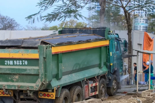 Chủ tịch Hà Nội yêu cầu 'siết' vệ sinh môi trường khi thi công dự án xây dựng