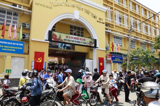 Hơn 5.000 học sinh TP HCM dừng ăn bán trú