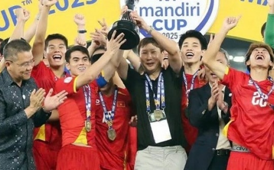 Thủ tướng tặng Bằng khen cho Ban huấn luyện U22 Việt Nam vô địch SEA Games 33