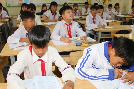 Xây dựng trường học không khói thuốc: 'Hàng rào' nhiều lớp bảo vệ học sinh