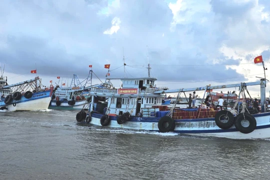 Hàng trăm tàu cá tham gia Lễ hội Nghinh Ông xứ biển Cần Thơ