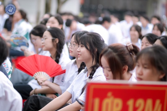 Hội đồng hương Phú Thọ Đại học Ngoại thương tổ chức "Tiếp lửa mùa thi 2026" cho học sinh lớp 12