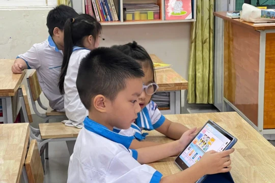 Nhiều luồng ý kiến trái chiều khi chuyển đổi số vào lớp học