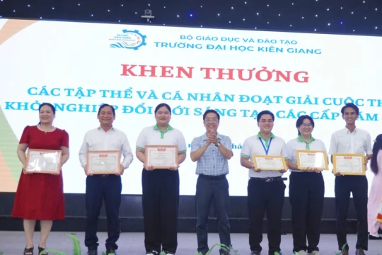 Trường ĐH Kiên Giang khen thưởng nhiều dự án khởi nghiệp đoạt giải cao