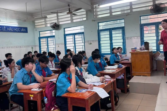 Xây dựng trường học không khói thuốc: Dựng 'lá chắn' từ sớm