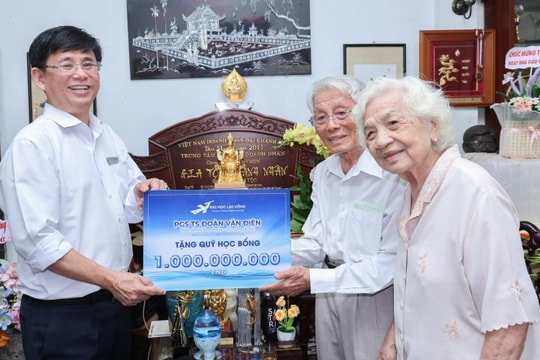 Thầy giáo 90 tuổi dành 4 tỷ đồng lập quỹ học bổng cho trò nghèo
