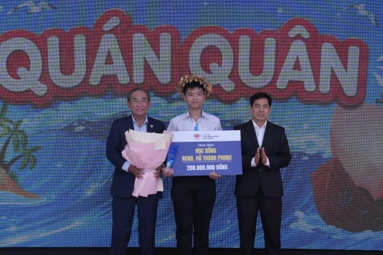 Hơn 2.000 học sinh Đắk Lắk trải nghiệm hướng nghiệp, tranh tài tiếng Anh