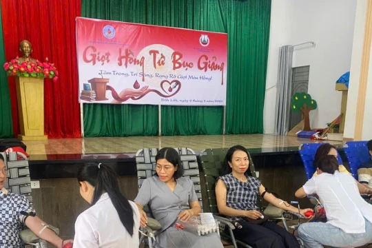 'Giọt hồng từ bục giảng' - mệnh lệnh cứu người từ giáo dục Đắk Lắk