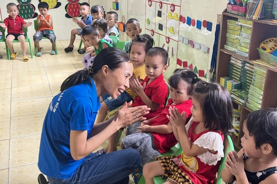 Giáo viên, nhân viên hợp đồng sắp được trả lương sau gần 6 tháng 'treo'