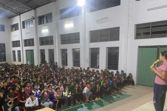 Xây dựng trường học không khói thuốc: Ở trường có thầy cô, về nhà có cha mẹ
