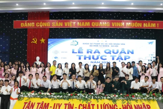 ‘Trạm khởi hành nhiệt huyết’ tiếp lửa sinh viên Trường ĐH Kiên Giang