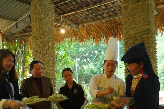 Lớp học nghề đánh thức tiềm năng du lịch bản Dao