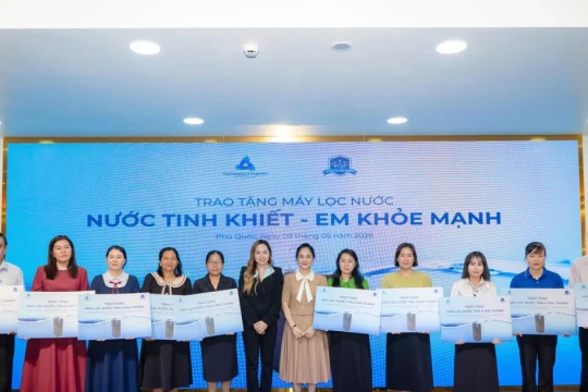 Tân Á Đại Thành trao tặng máy lọc nước cho 50 trường học tại đặc khu Phú Quốc