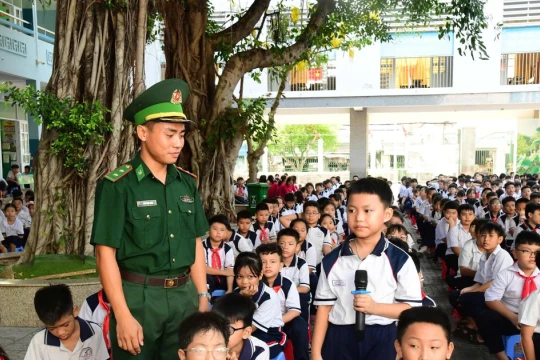 Hơn 1.500 học sinh nghe tuyên truyền về cuộc đời, sự nghiệp Bác Hồ