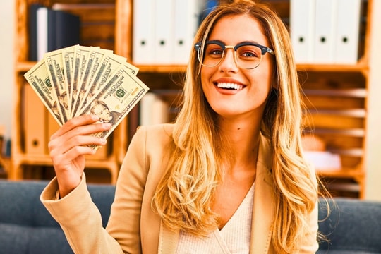 Tử vi hôm nay - Top 3 con giáp nhiều tiền nhất ngày 11/5/2026