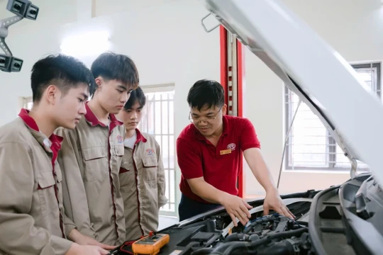 Trường nghề trong bối cảnh mới: Tuyển sinh gắn liền tuyển dụng