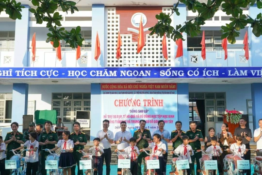 100 chiếc xe đạp giúp học sinh vùng sâu vượt khó đến trường