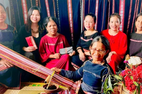 Giữ hồn thổ cẩm Bahnar