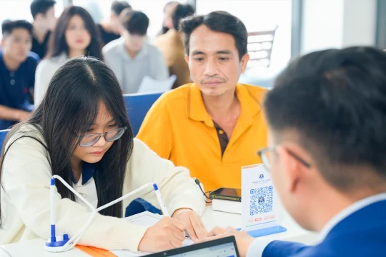 Thí sinh xét học bạ nhận học bổng đến 100% học phí tại Trường Đại học Văn Hiến