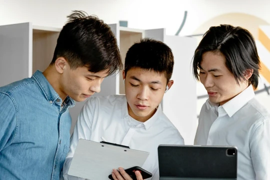Startup AI Việt: Đừng để mình là 'lớp áo mỏng' trên nền công nghệ mượn