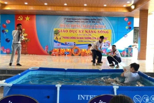 Trang bị kỹ năng an toàn cho học sinh trong phòng chống đuối nước