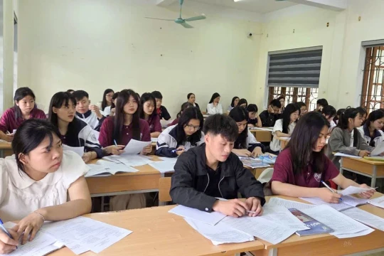 'Tiếp sức' mùa thi nơi non cao