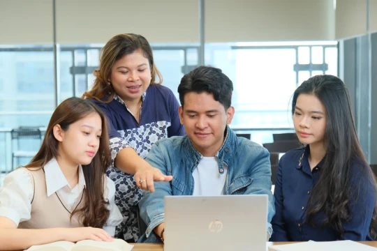 Thế giới có gần 300 triệu sinh viên