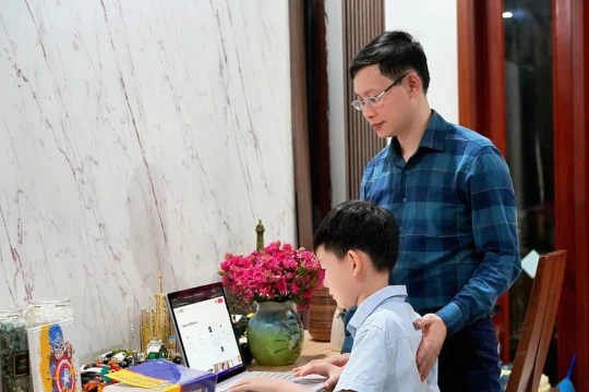 Cậu bé lớp 4 ở Hà Tĩnh chinh phục IELTS 7.5 bằng cách học không áp lực