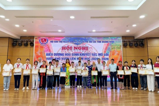 Quảng Ninh biểu dương học sinh khuyết tật, mồ côi tiêu biểu vượt khó vươn lên