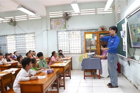 Chuẩn hóa đầu ra, xây dựng môi trường học tập bằng tiếng Anh