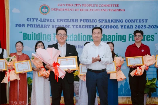 Hội giao lưu Hùng biện tiếng Anh dành cho giáo viên cấp tiểu học tại Cần Thơ