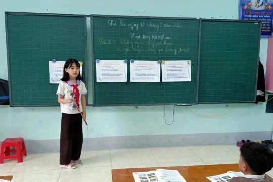Mở cánh cửa hội nhập cho học sinh vùng cao nhờ tăng cường dạy tiếng Anh