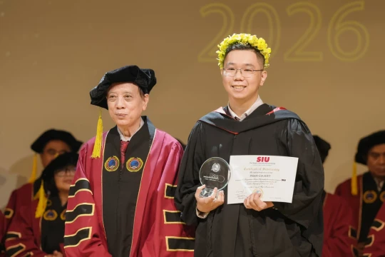 Tân thủ khoa nhận học bổng thạc sĩ với điểm gần tuyệt đối