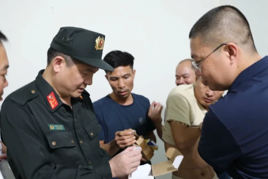 Phá đường dây làm giả gần 10.000 giấy tờ, CCCD gắn chíp, chứng minh Công an nhân dân, Quân đội
