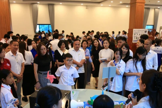 Sôi nổi Ngày hội STEM HALOU 2026