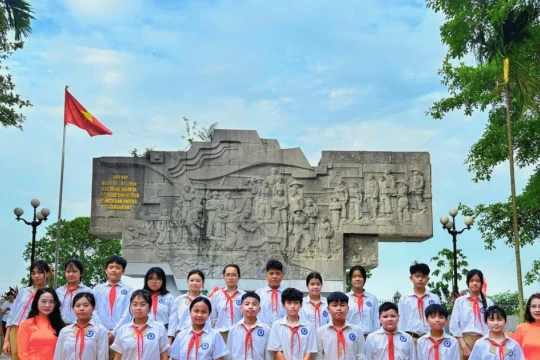 Khơi dậy truyền thống yêu nước và tinh thần cống hiến của tuổi trẻ