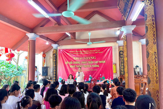 Khai giảng lớp bồi dưỡng và phát triển hạt nhân nghệ thuật truyền thống Thanh Xuân