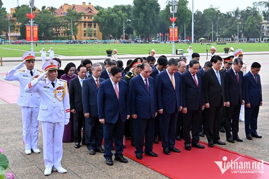 Lãnh đạo Đảng, Nhà nước vào Lăng viếng Chủ tịch Hồ Chí Minh nhân ngày 19/5
