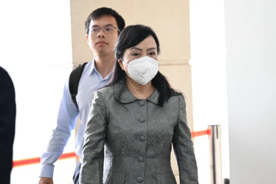 Hình ảnh cựu Bộ trưởng Nguyễn Thị Kim Tiến tại phiên tòa xét xử vụ sai phạm trong đầu tư cơ sở 2 BV Bạch Mai, Việt Đức