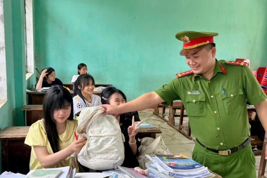 Tăng cường phổ biến pháp luật, bảo vệ học sinh trước kỳ nghỉ hè