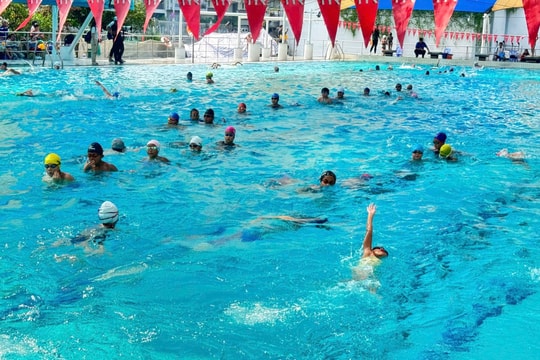 TP Hồ Chí Minh tăng cường dạy bơi an toàn, phòng chống đuối nước cho học sinh