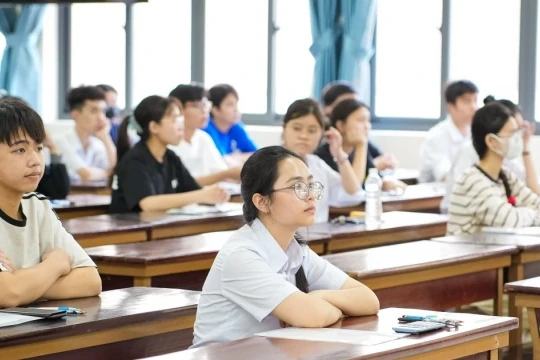 Ngoại ngữ không còn học để 'đúng nghề'