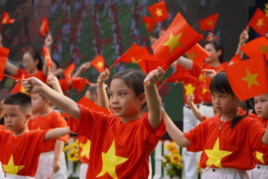 Giải 'cơn khát' phòng học ở TPHCM